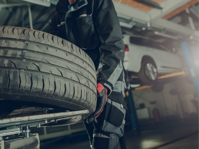 Placeholder image for Lexus tire replacement service bay