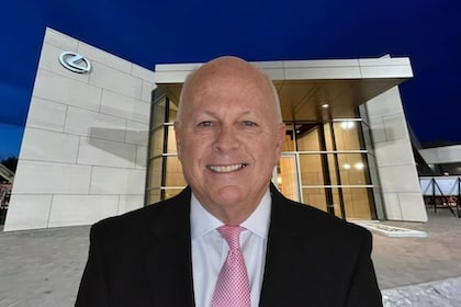 Staff member HUGH ROBB from ID_9e90adb3acb4