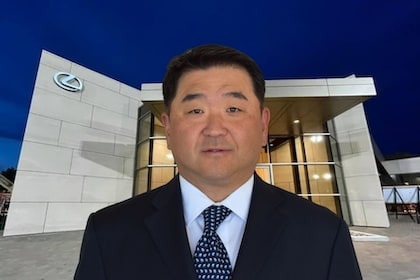 Staff member SAM CHUN from ID_52669c2db642