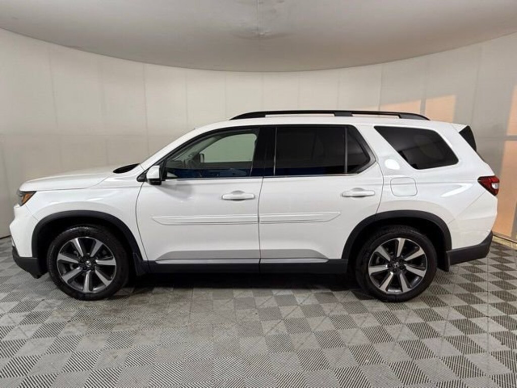 Used 2025 Honda Pilot Touring SUV
