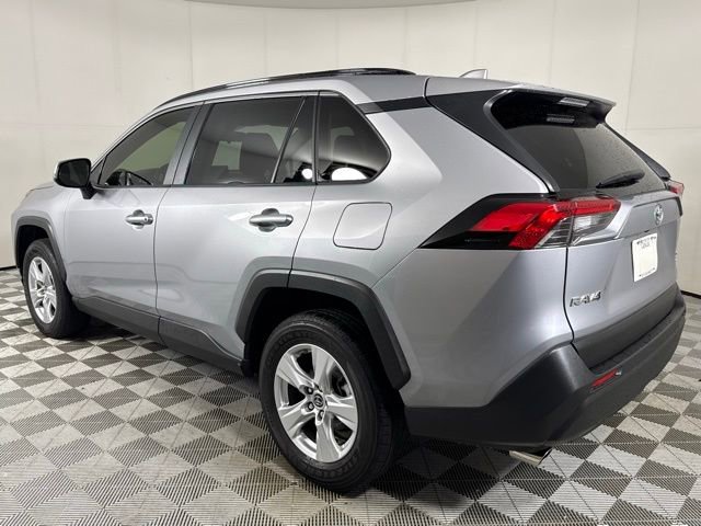 2019 Toyota RAV4 XLE photo 2