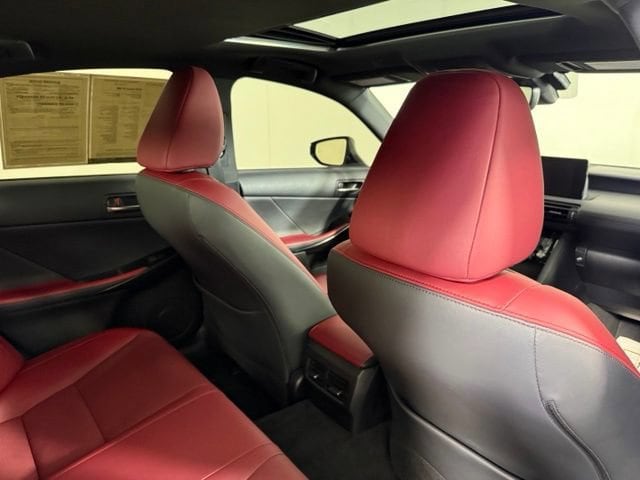 2025 Lexus IS 300 - Photo 31