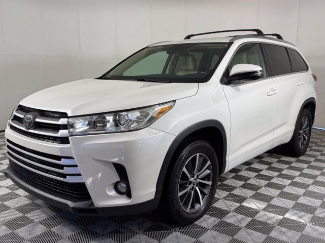 Used 2017 Toyota Highlander XLE V6 SUV