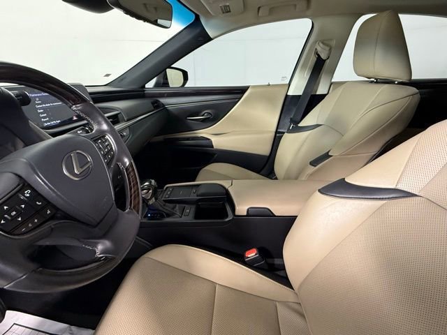 2021 Lexus ES 350 - Photo 16