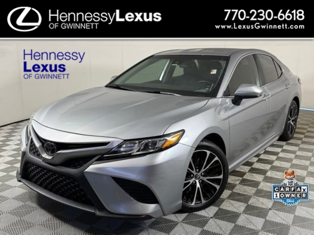 Used 2019 Toyota Camry SE Sedan