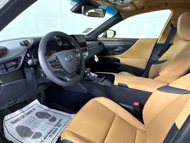 2025 Lexus ES 300h photo 4