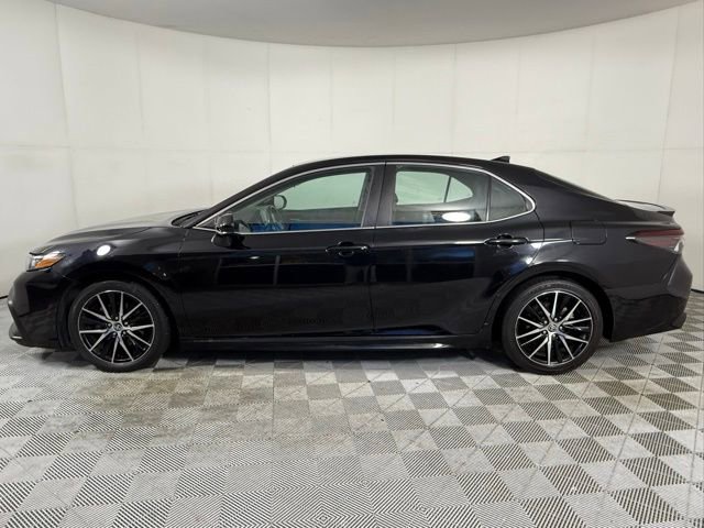 2021 Toyota Camry SE photo 2