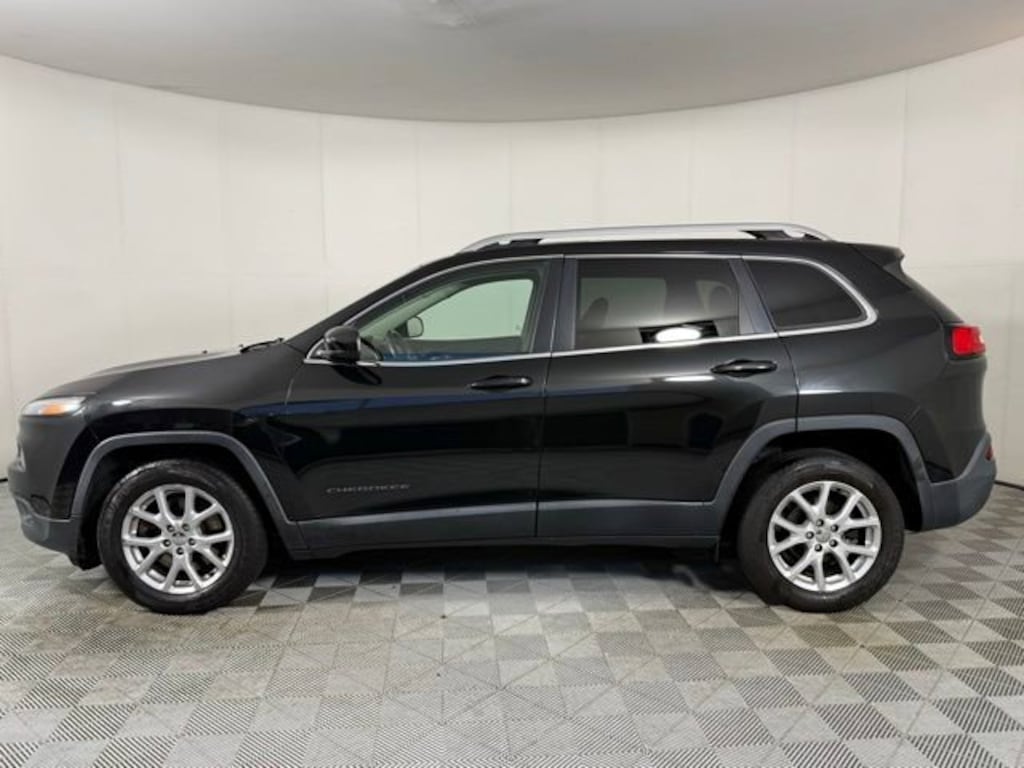 Used 2015 Jeep Cherokee Latitude FWD SUV