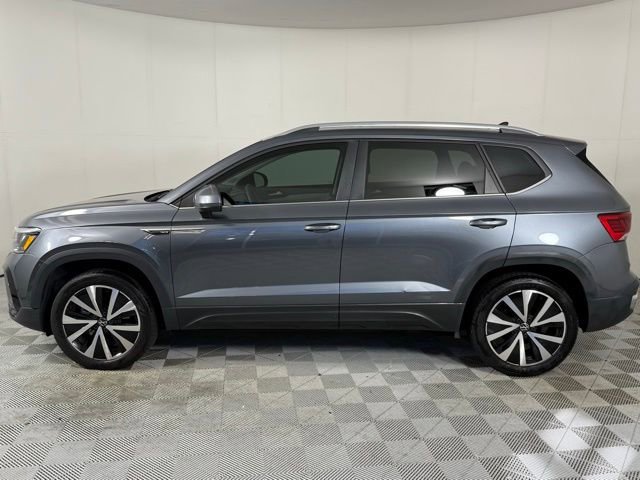 2023 Volkswagen Taos SE photo 2