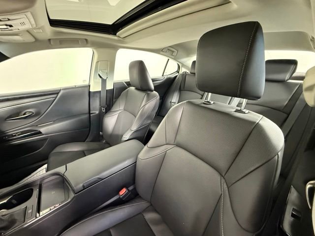 2024 Lexus ES 250 Luxury photo 3
