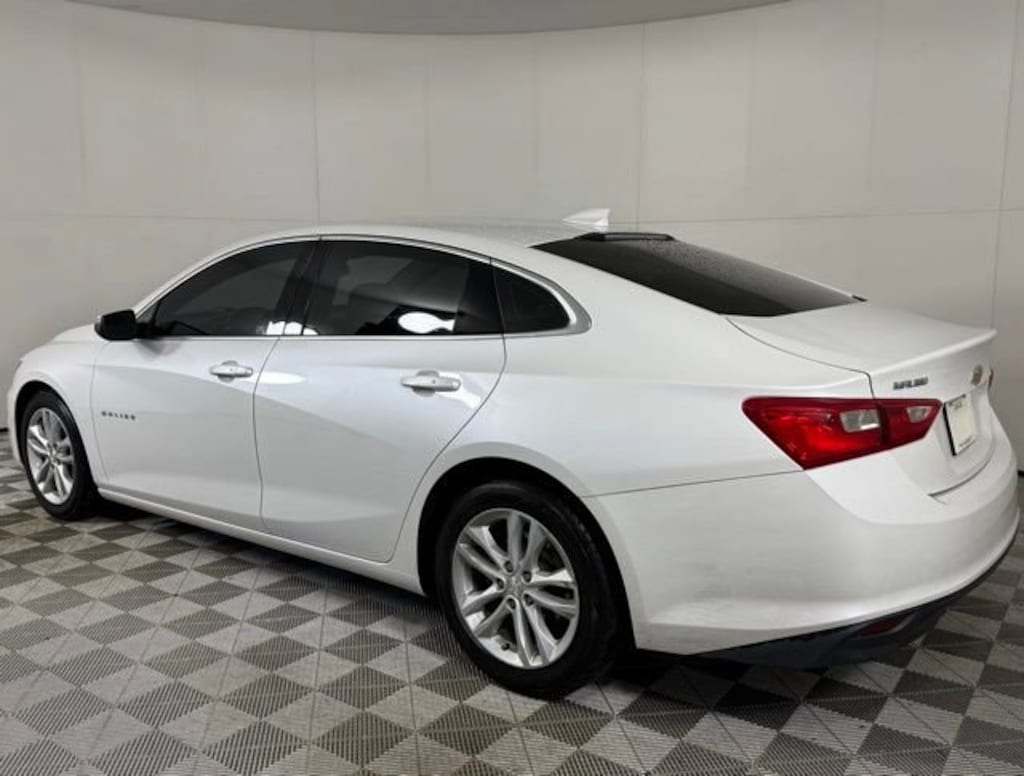 Used 2017 Chevrolet Malibu LT w/1LT Sedan
