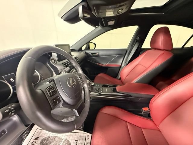2025 Lexus IS 300 - Photo 18