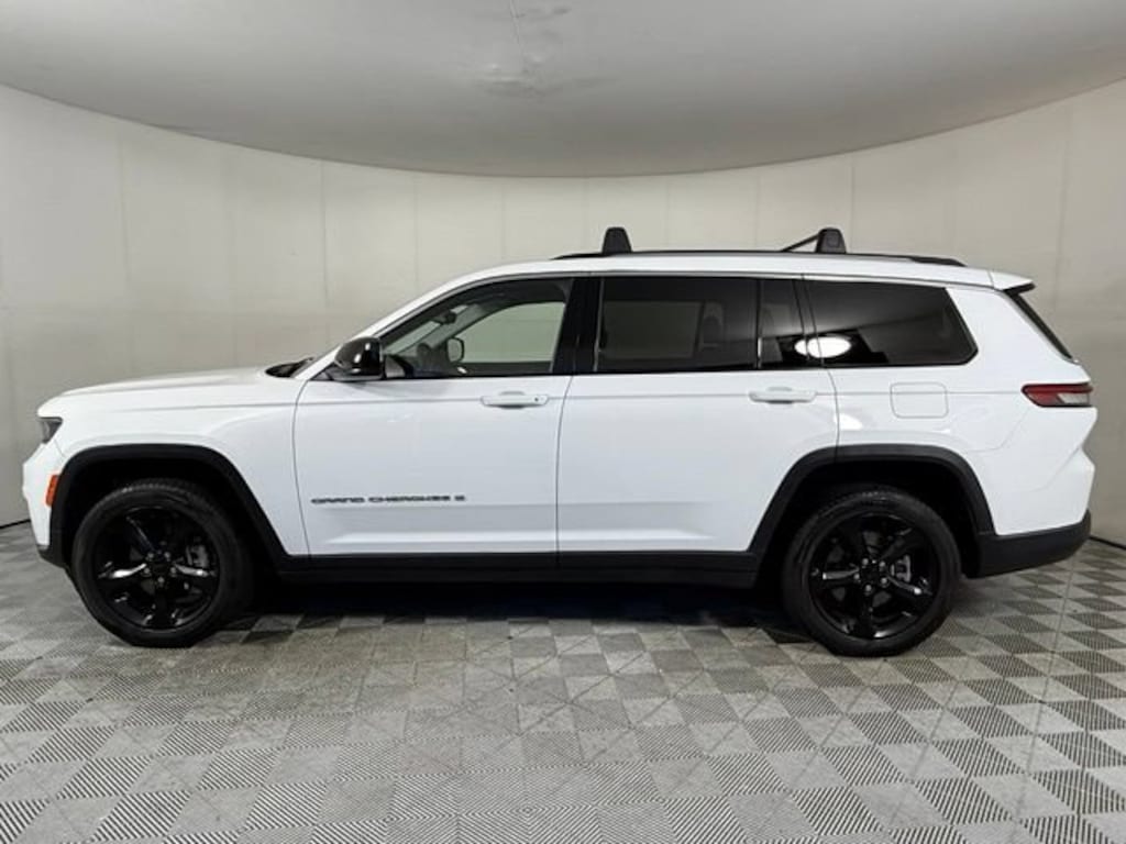 Used 2023 Jeep Grand Cherokee L L Laredo SUV