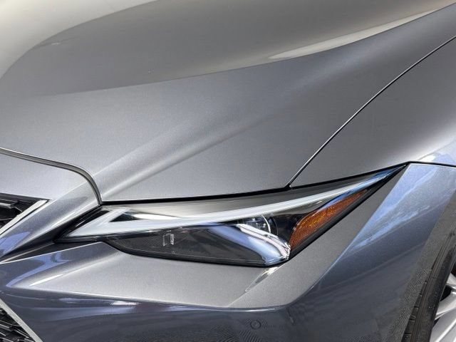 2025 Lexus IS 300 - Photo 12