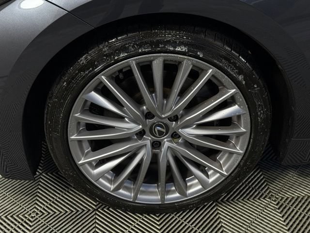 2025 Lexus IS 300 - Photo 15