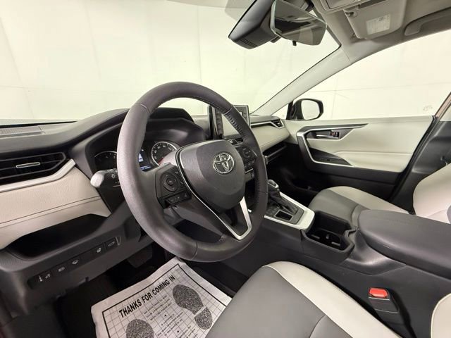 2022 Toyota RAV4 XLE Premium photo 4