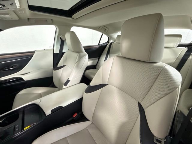 2025 Lexus ES 300h Base photo 3