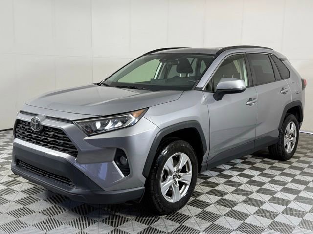 2019 Toyota RAV4 XLE photo 2