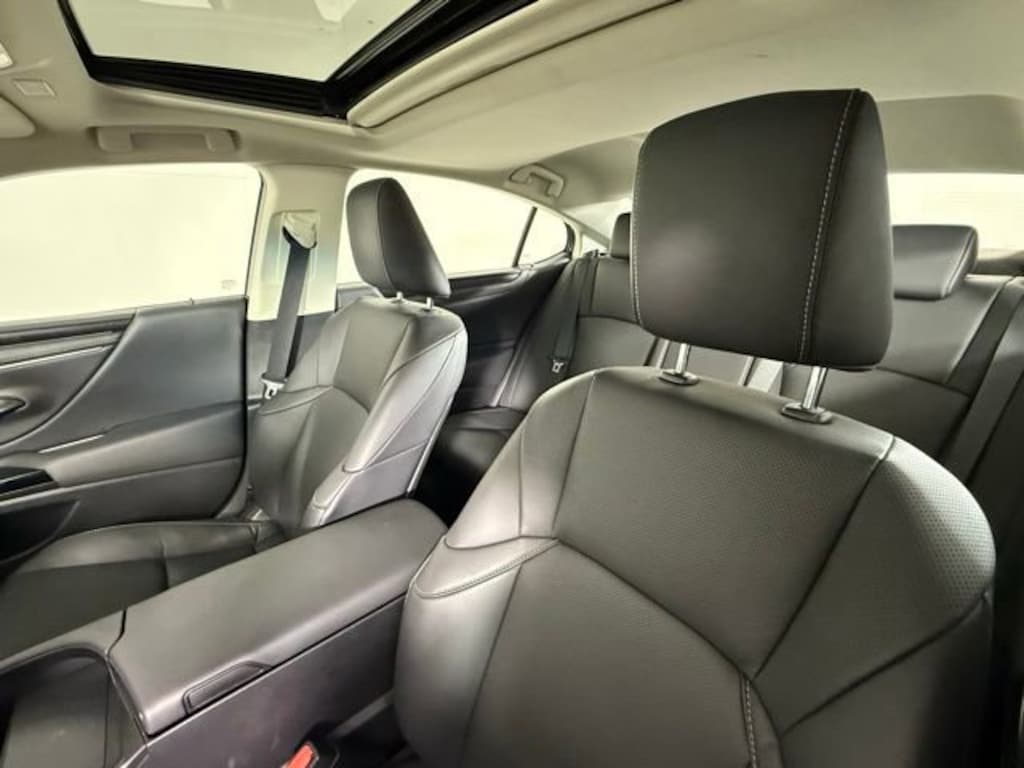 Used 2025 Lexus ES 300h Base Sedan