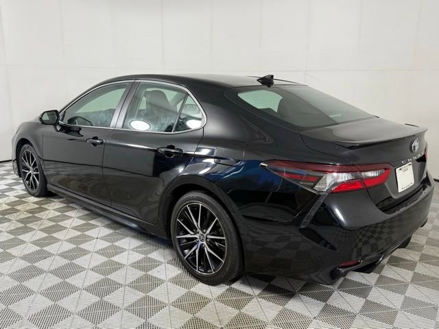 2021 Toyota Camry SE photo 3