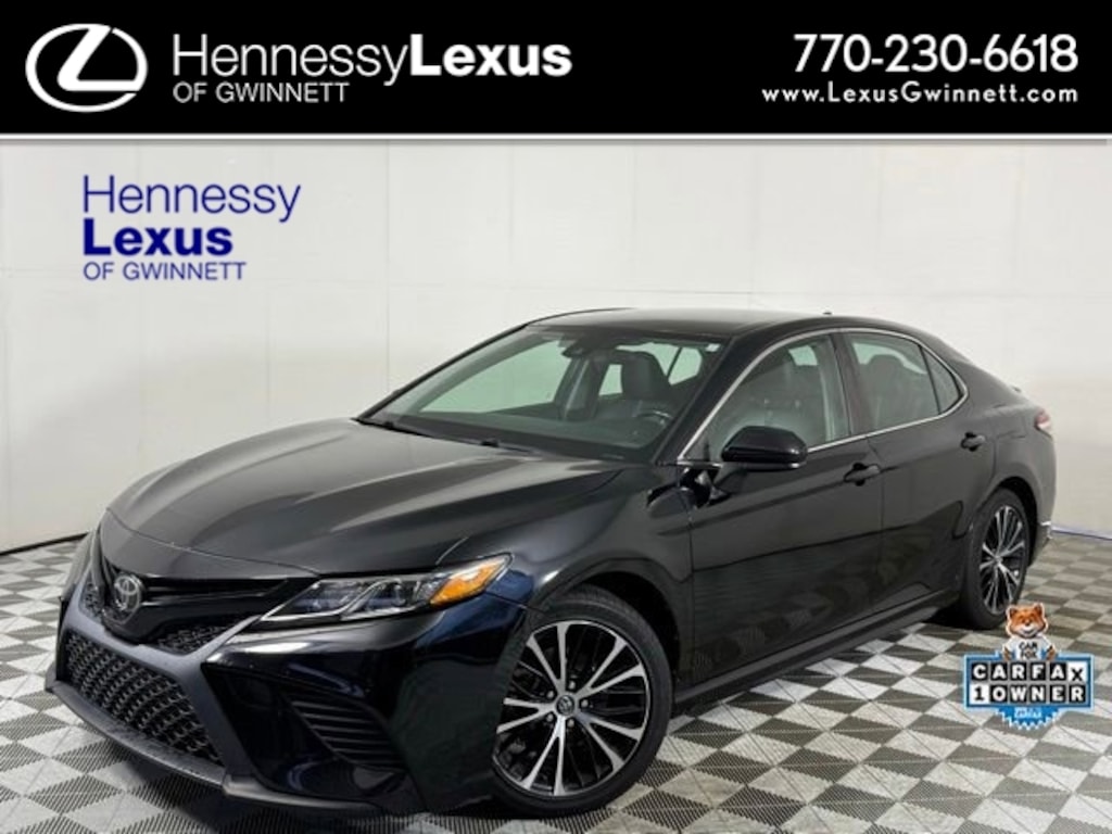 Used 2020 Toyota Camry SE Sedan