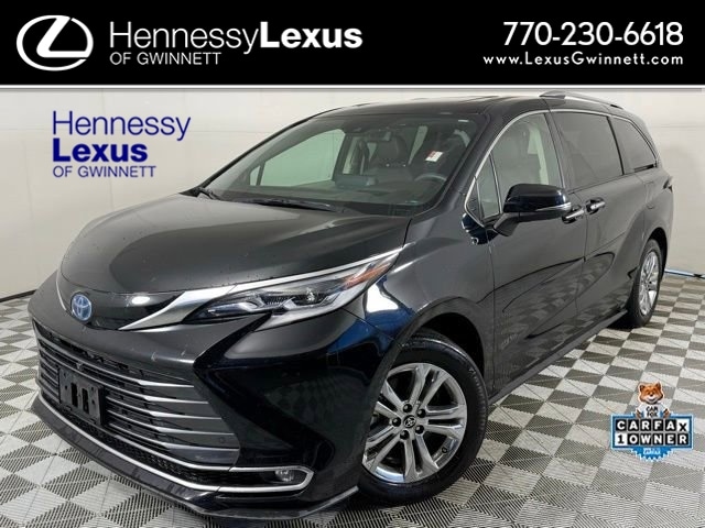 2022 Toyota Sienna Platinum's photo