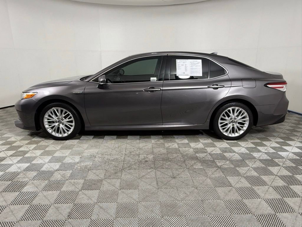 2019 Toyota Camry Hybrid XLE photo 3