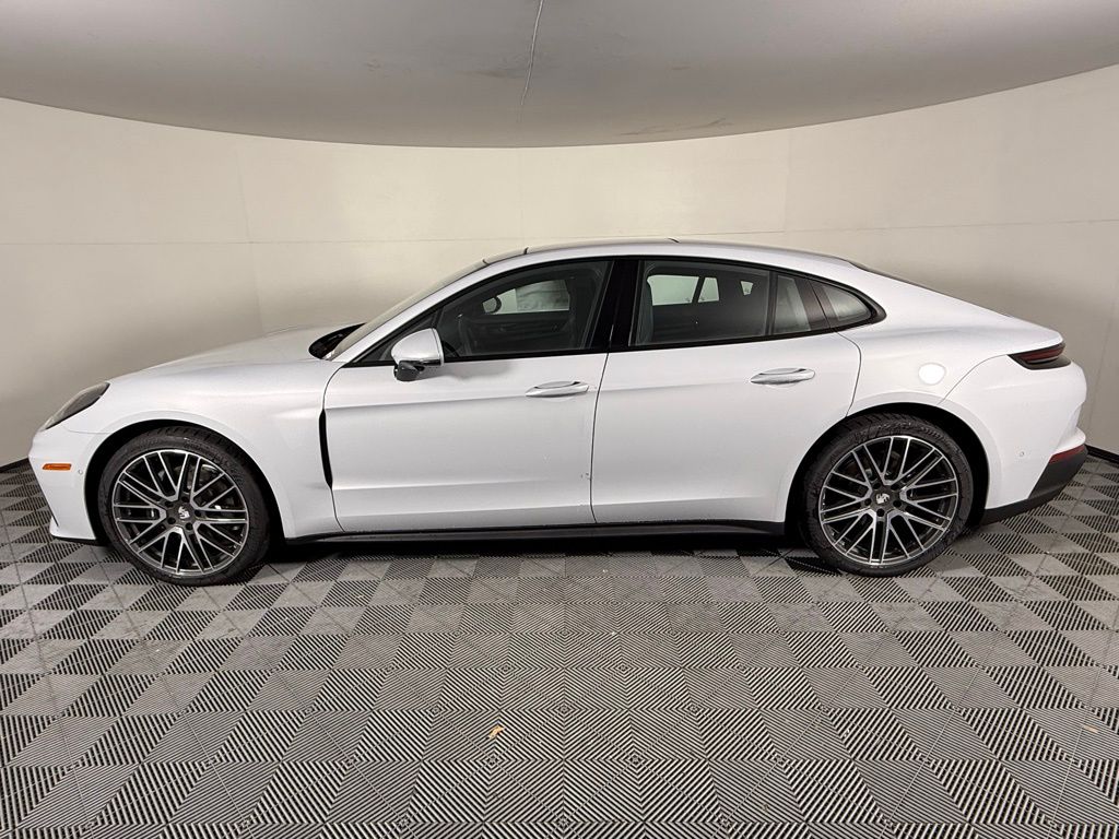 2025 Porsche Panamera 4 photo 2