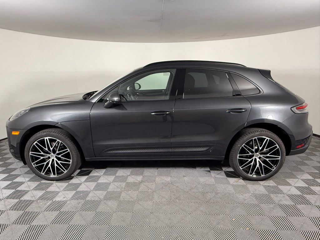 2025 Porsche Macan T photo 2