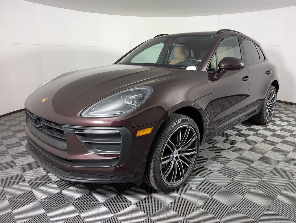 2025 Porsche Macan Base's photo