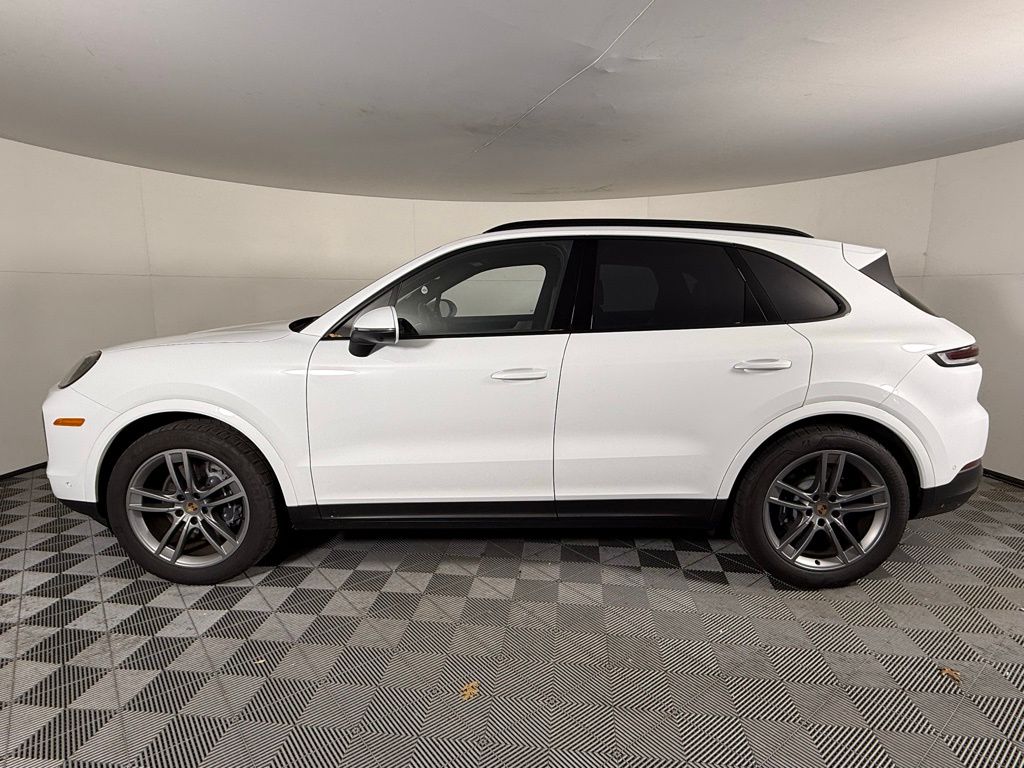 2025 Porsche Cayenne photo 2