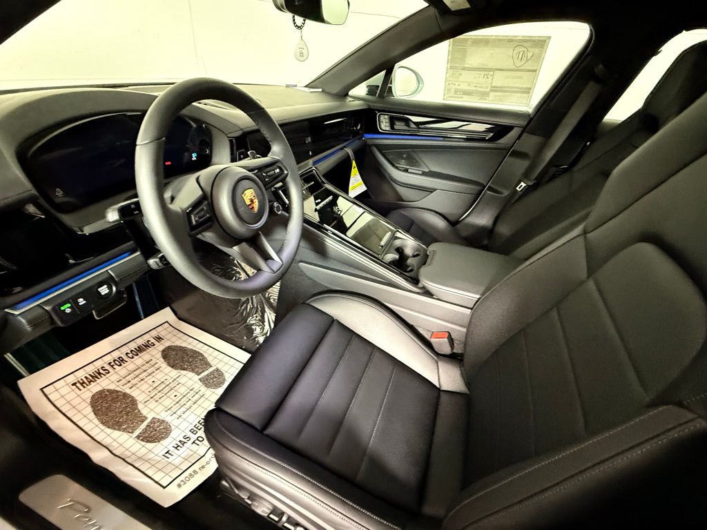2025 Porsche Panamera photo 4