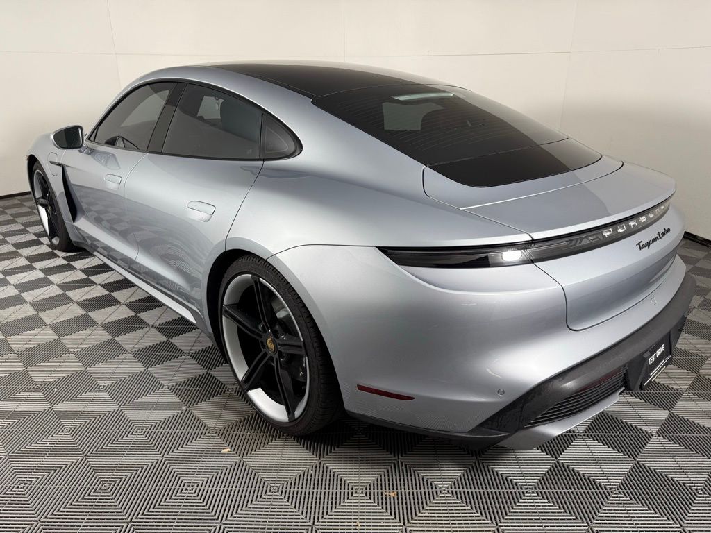 2022 Porsche Taycan Turbo photo 3