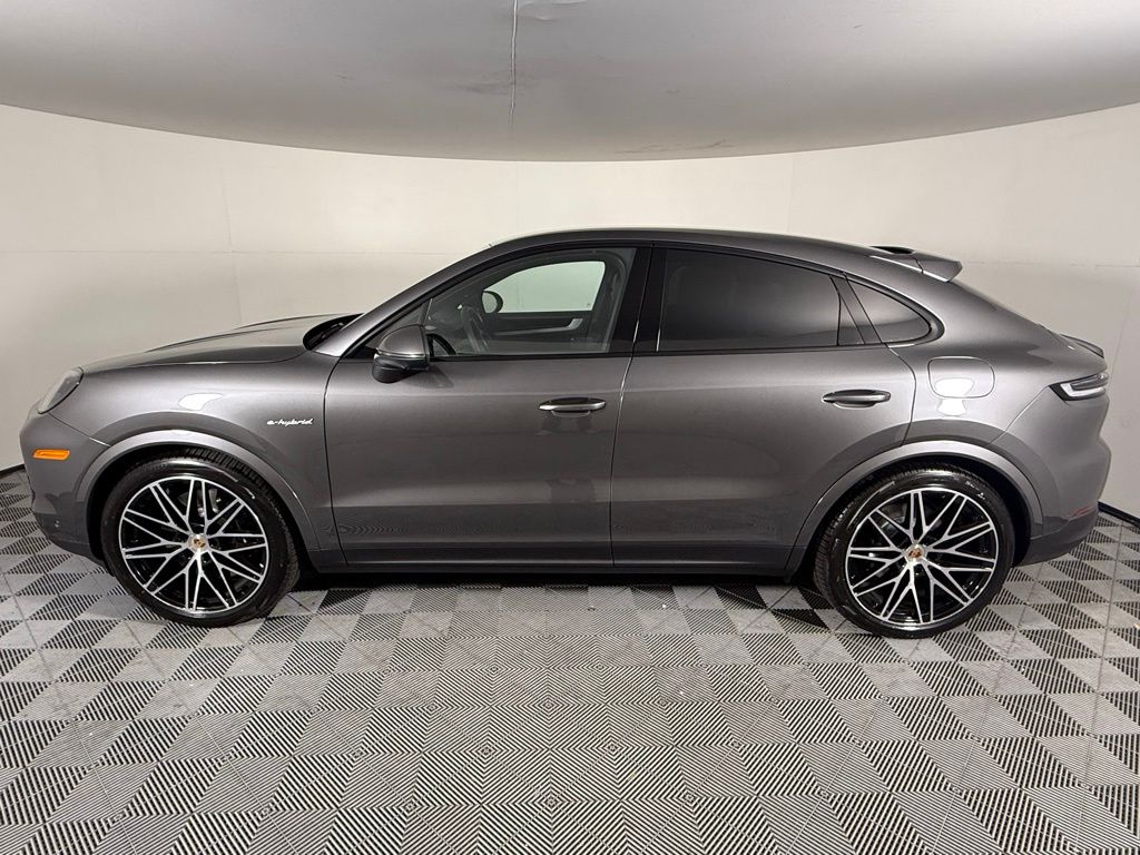 2026 Porsche Cayenne S E-Hybrid Coupe photo 2
