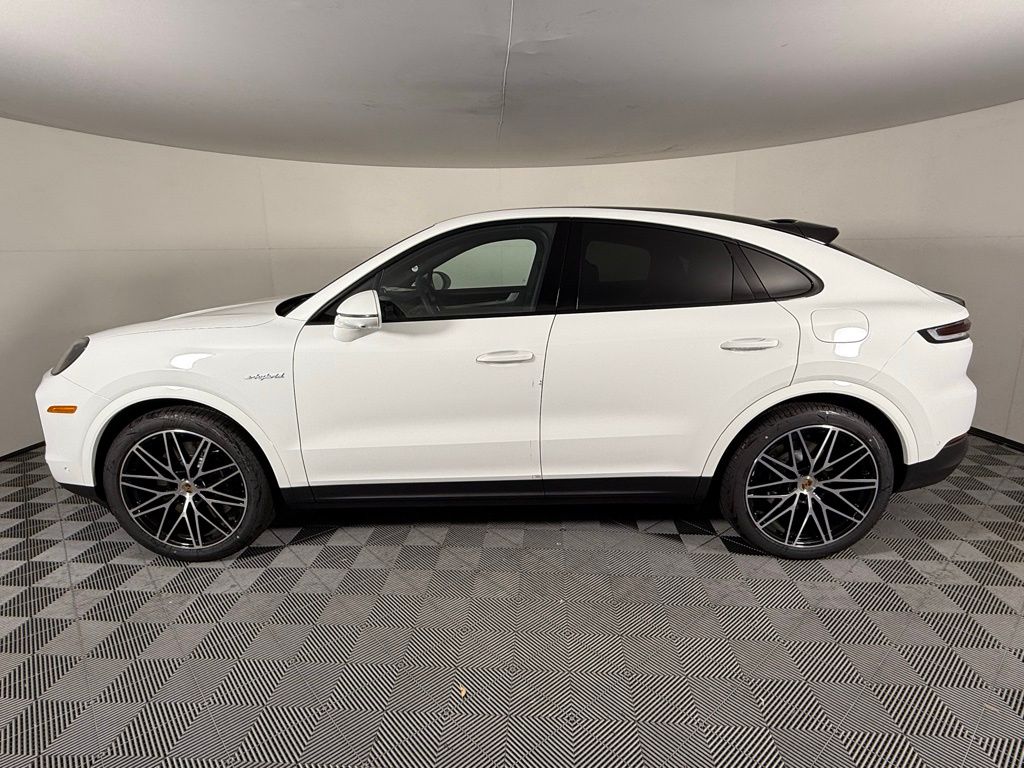 2025 Porsche Cayenne Hybrid Coupe photo 2