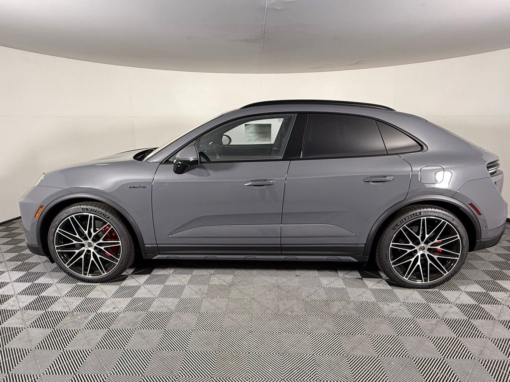 2025 Porsche Macan Electric Turbo photo 2