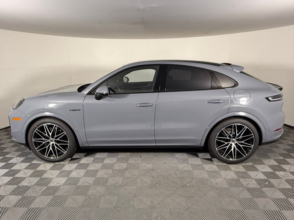 2026 Porsche Cayenne Turbo E-Hybrid Coupe photo 2