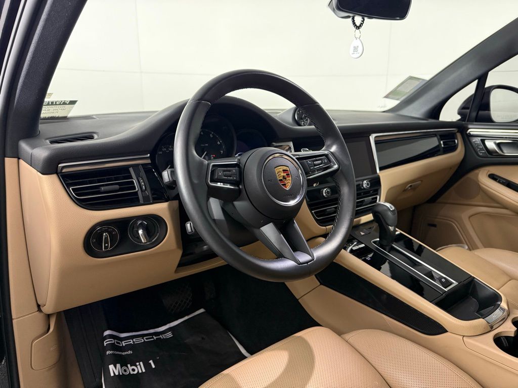 2023 Porsche Macan T photo 3