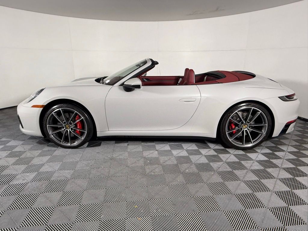 2022 Porsche 911 4S Cabriolet photo 2