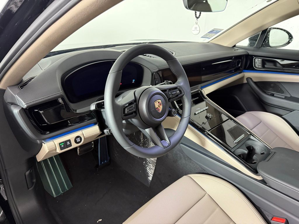 2025 Porsche Panamera 4 photo 4