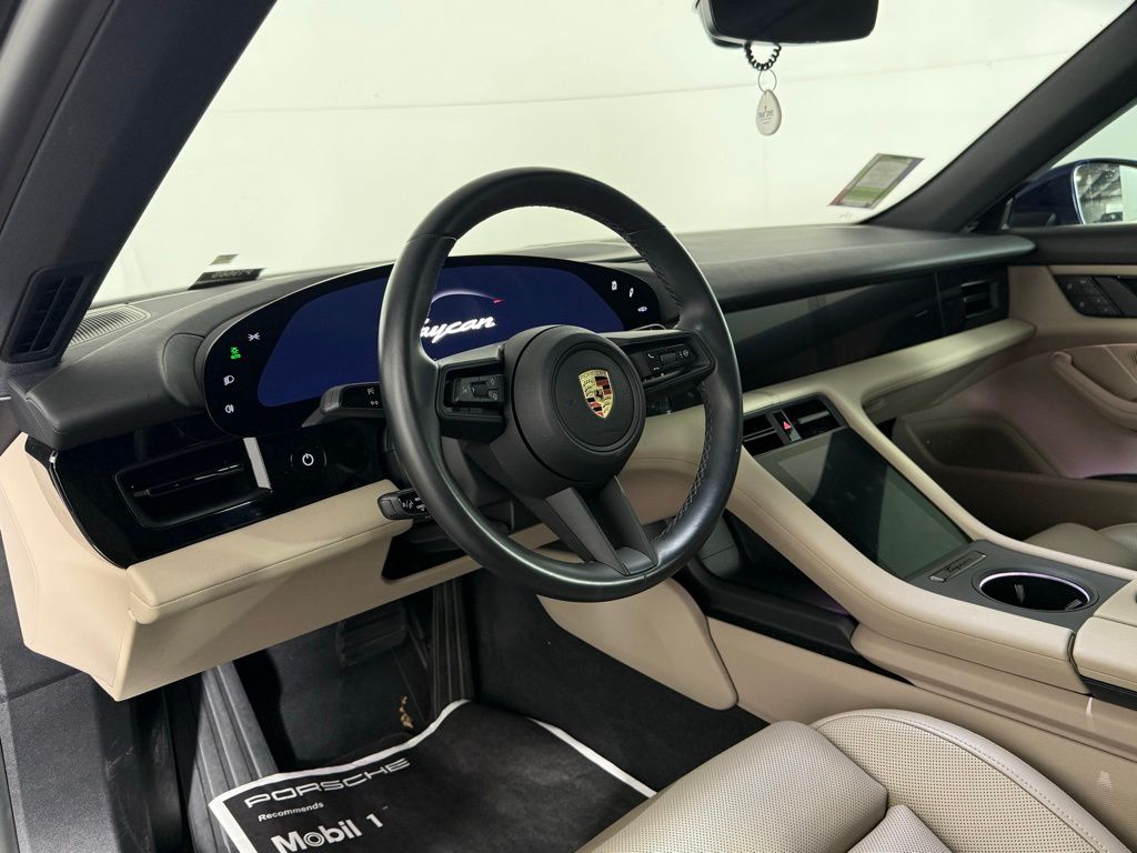 2023 Porsche Taycan photo 4