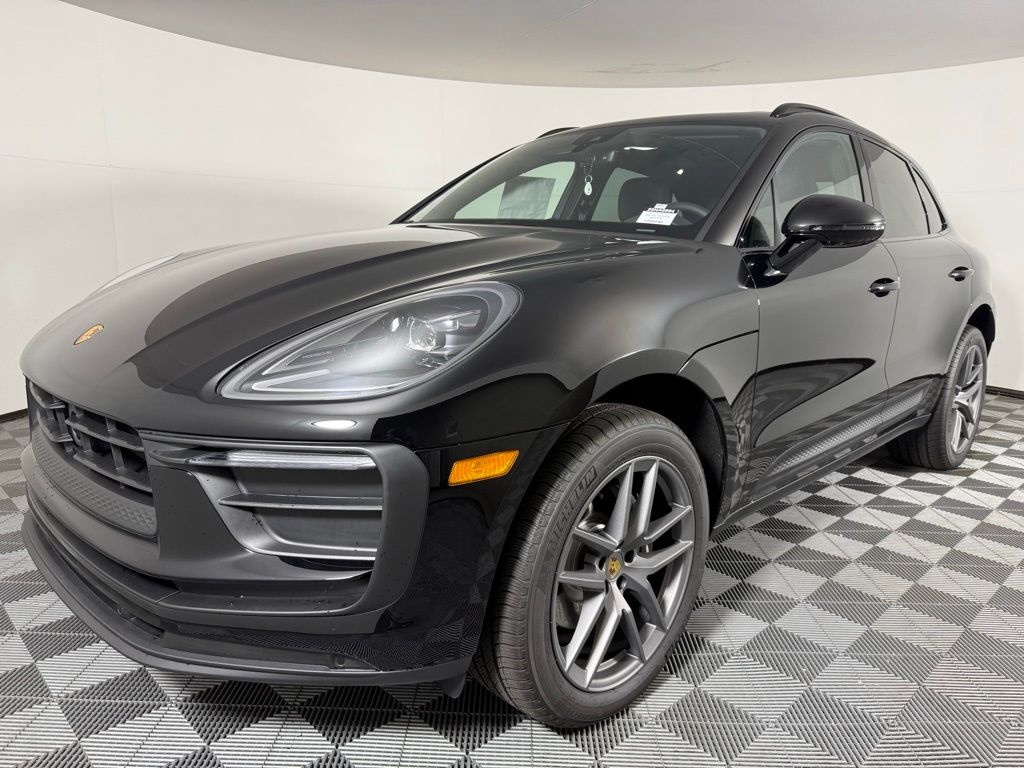 2025 Porsche Macan Base