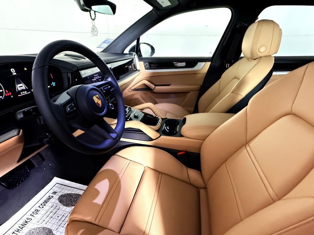 2025 Porsche Cayenne photo 4