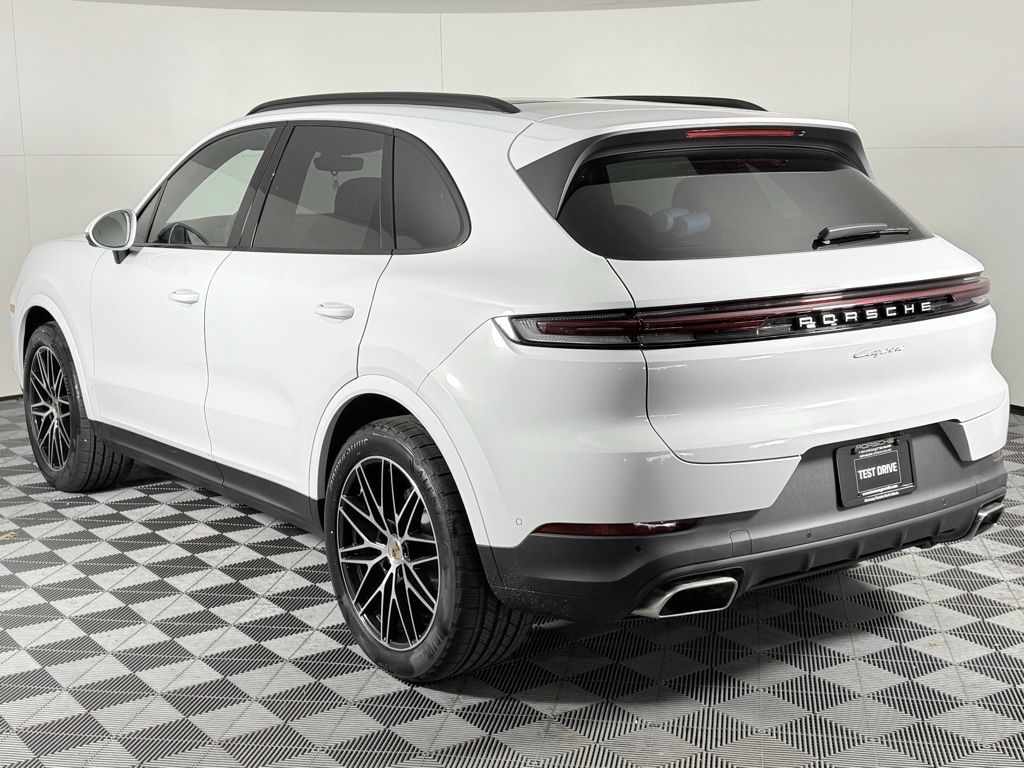 2025 Porsche Cayenne photo 2