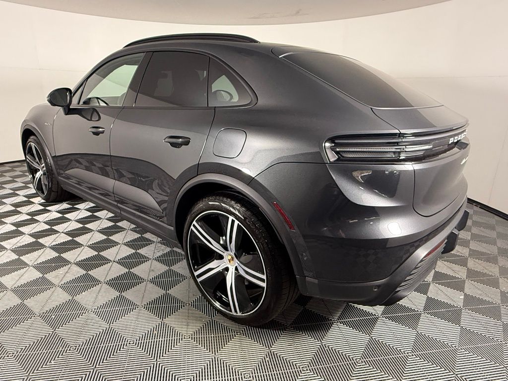 2024 Porsche Macan Electric 4 photo 3