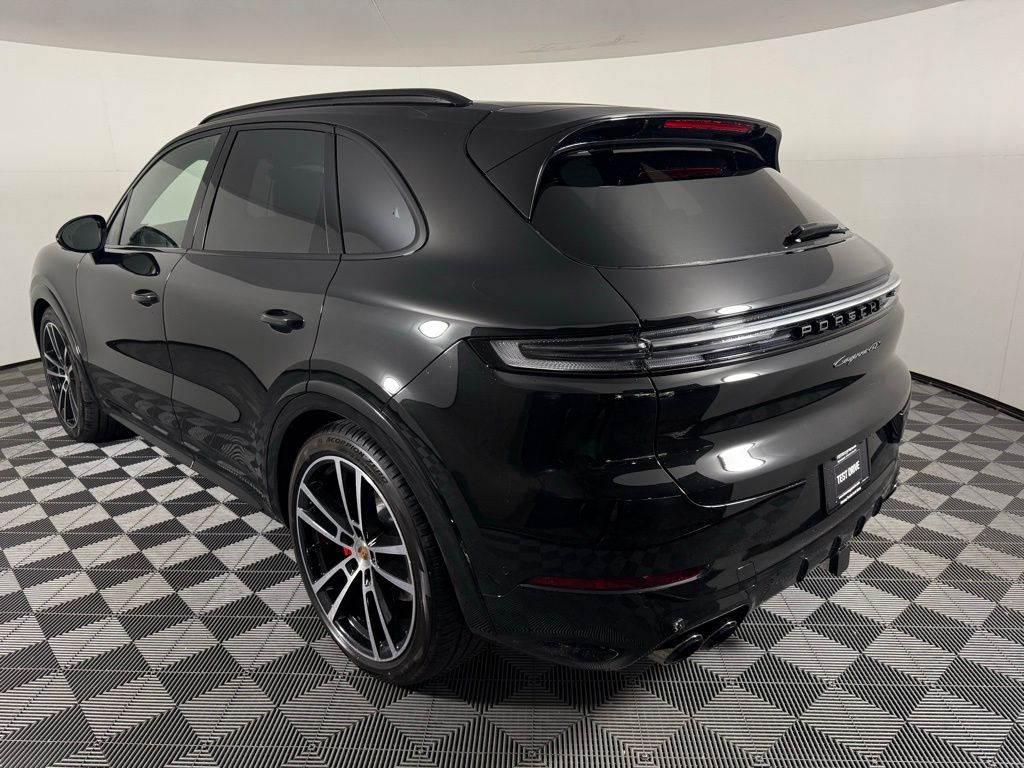 2025 Porsche Cayenne GTS photo 3