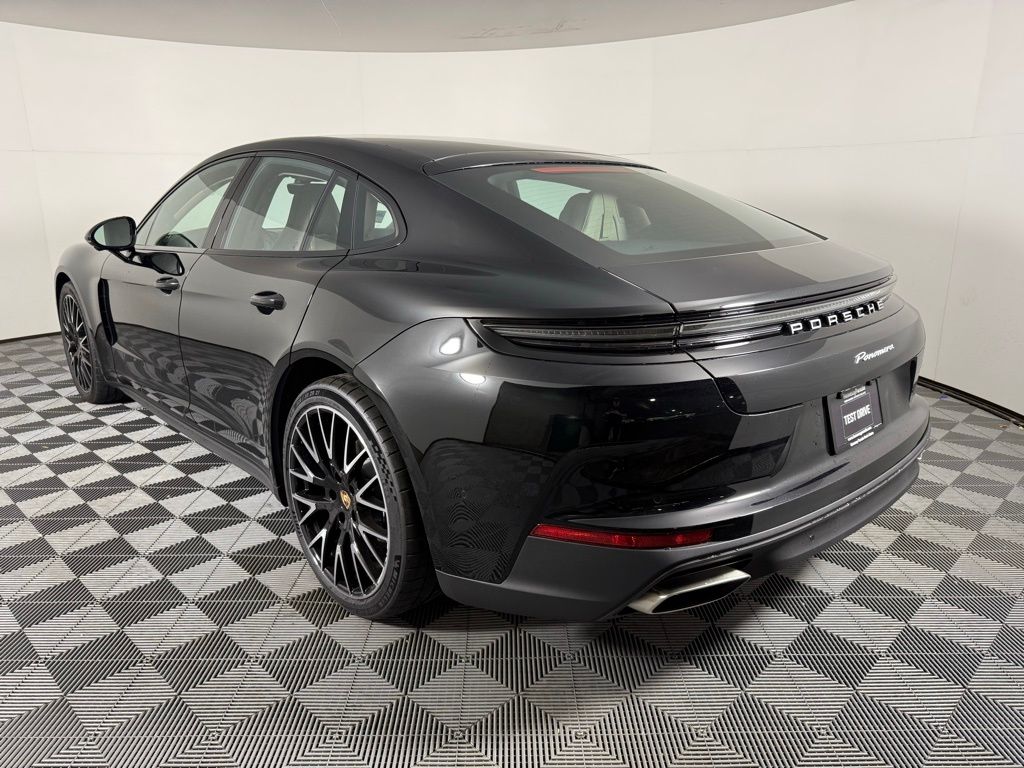 2025 Porsche Panamera 4 photo 3