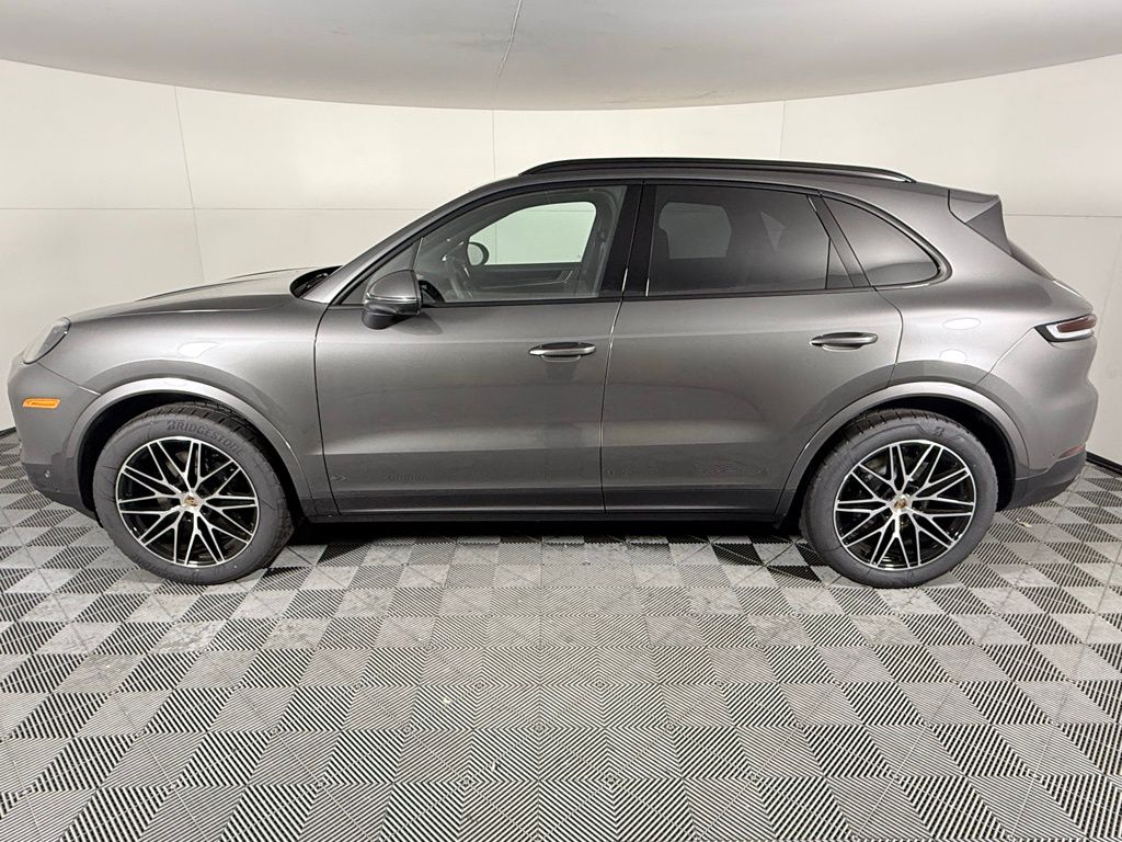 2025 Porsche Cayenne photo 2