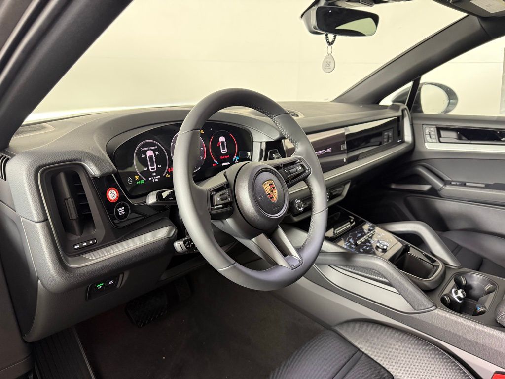 2025 Porsche Cayenne Coupe photo 4