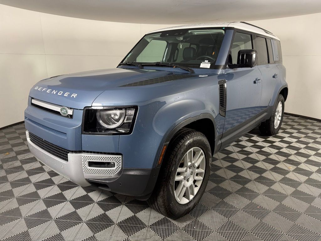 2023 Land Rover Defender S's photo